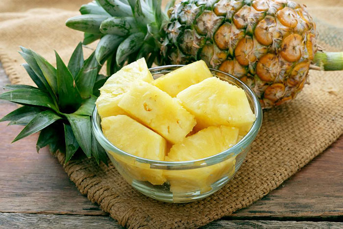 abacaxi é um alimento rico em a manganês